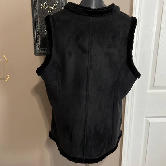 Denim & Company Black Suede/Fur Vest - Picture 3 of 4